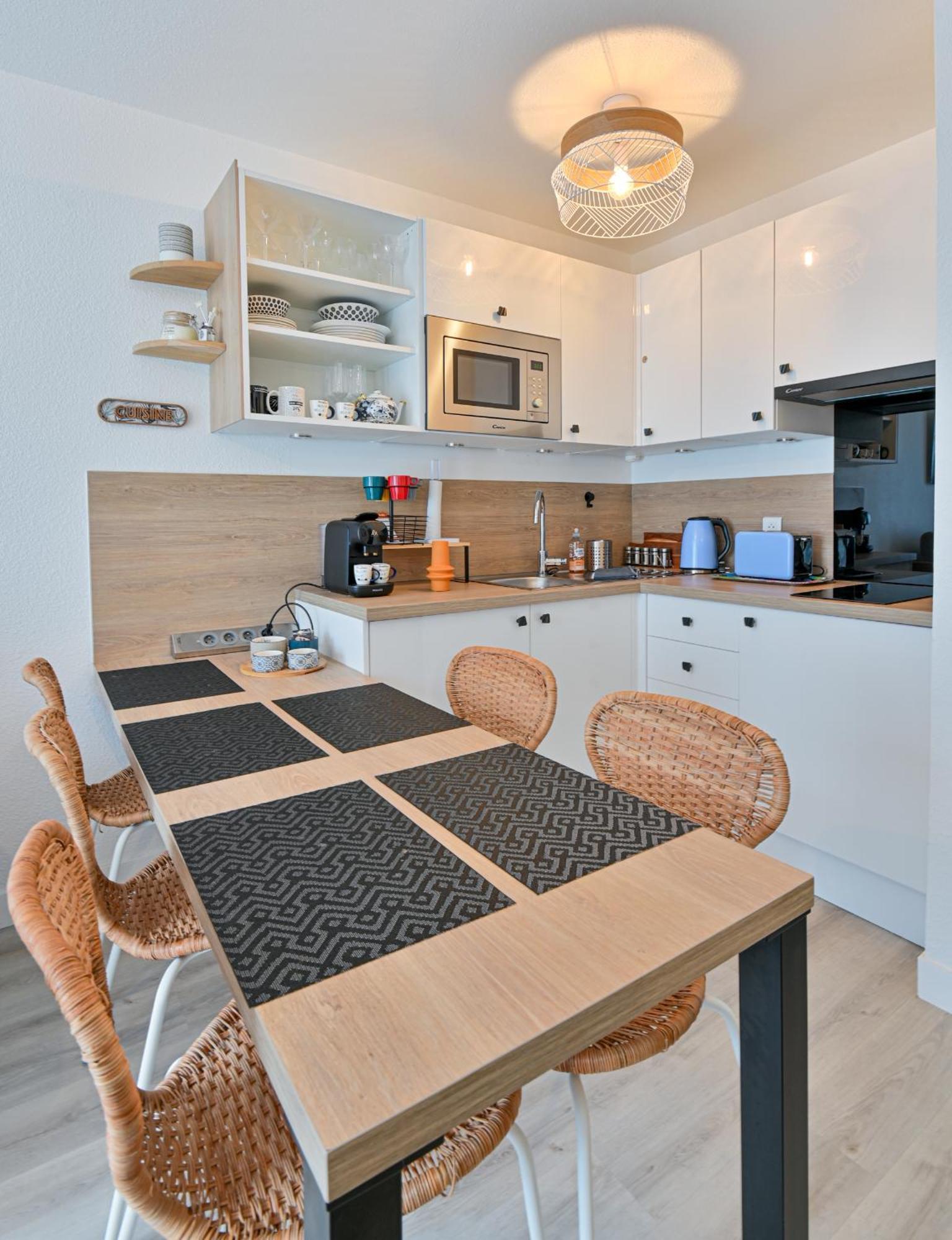 Avec Terrasse, Piscine, Parking, Honfleur *