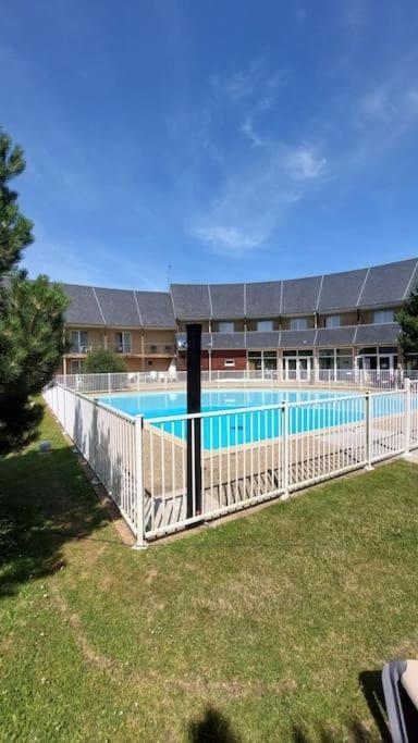 Avec Terrasse, Piscine, Parking, Honfleur Appartement *