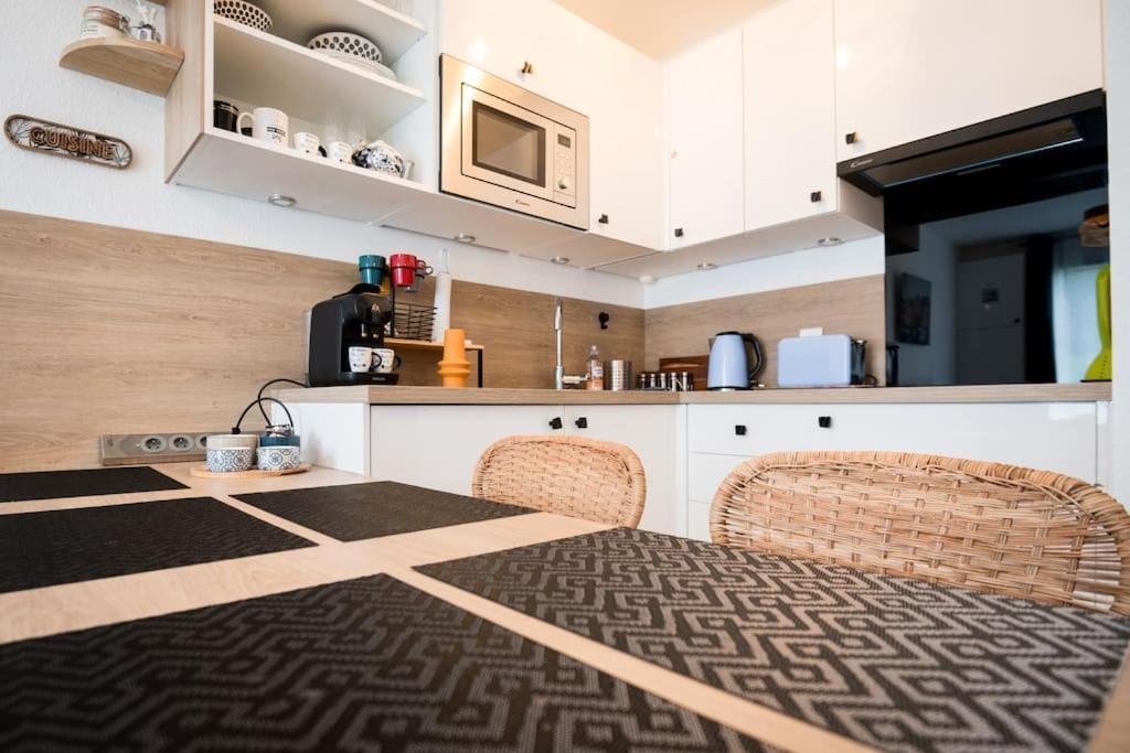 Appartement Avec Terrasse, Piscine, Parking, Honfleur