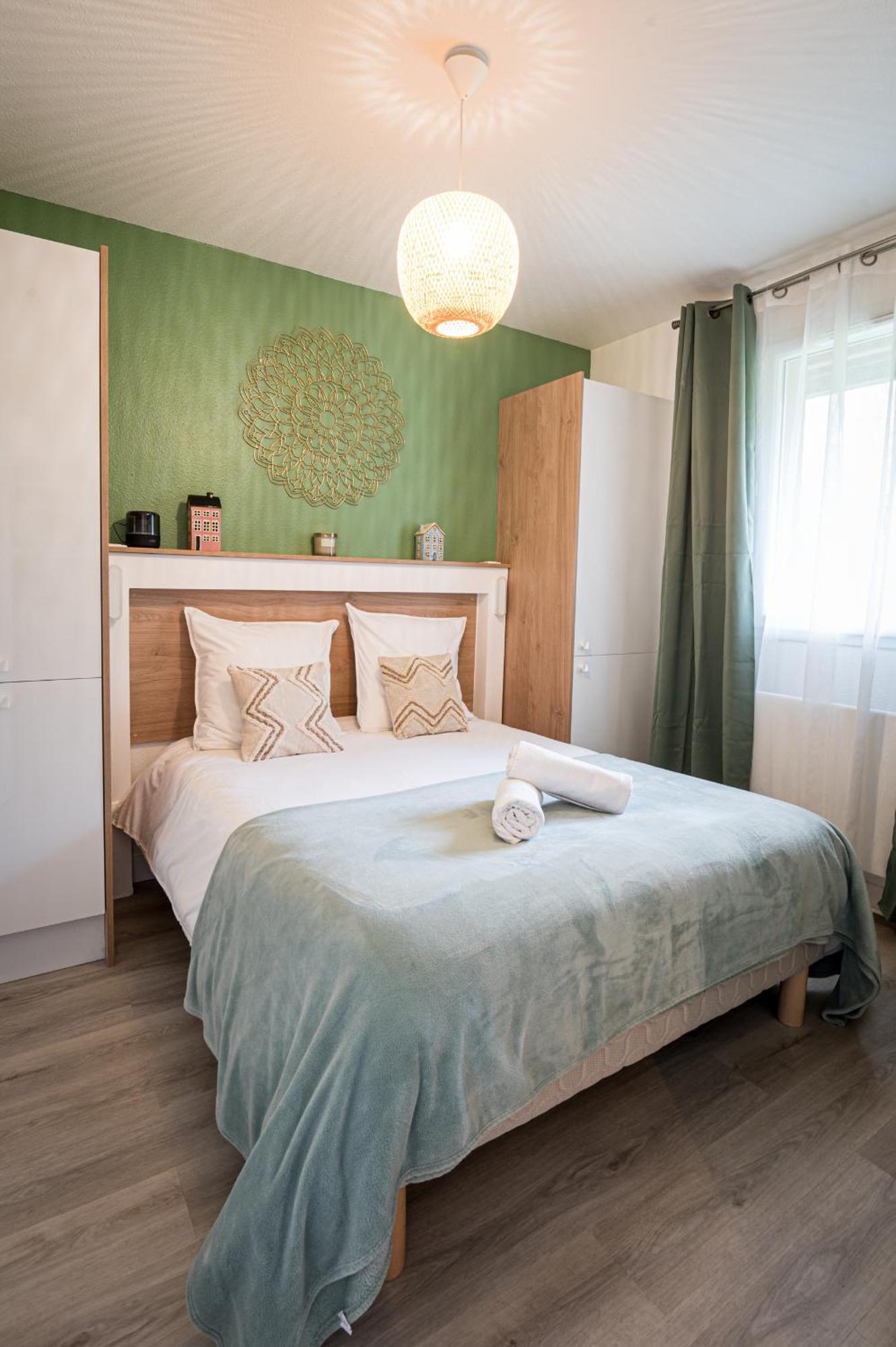 Appartement Avec Terrasse, Piscine, Parking, Honfleur